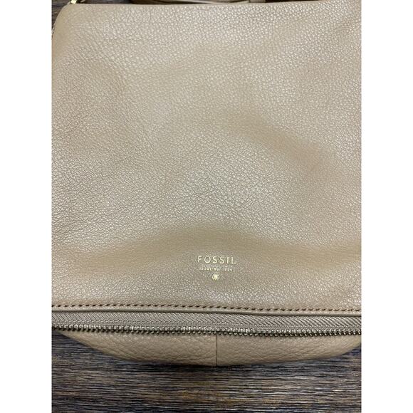 Fossil Light Tan Pebbled Leather Adjustable Crossbody Purse - Picture 2 of 9